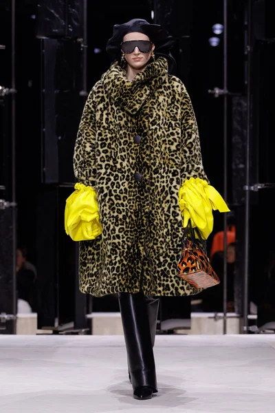 Look 25